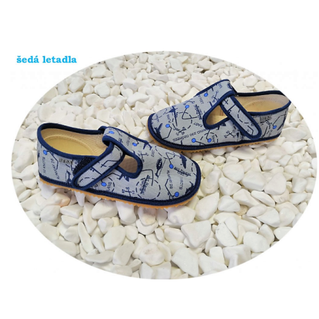 Beda Barefoot bačkory s páskem - šedá letadla